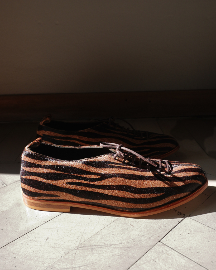 zapato bajo cuero mujer