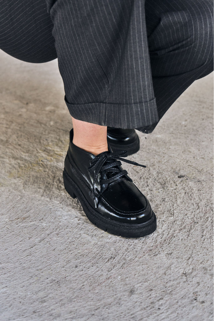zapato negro sin taco