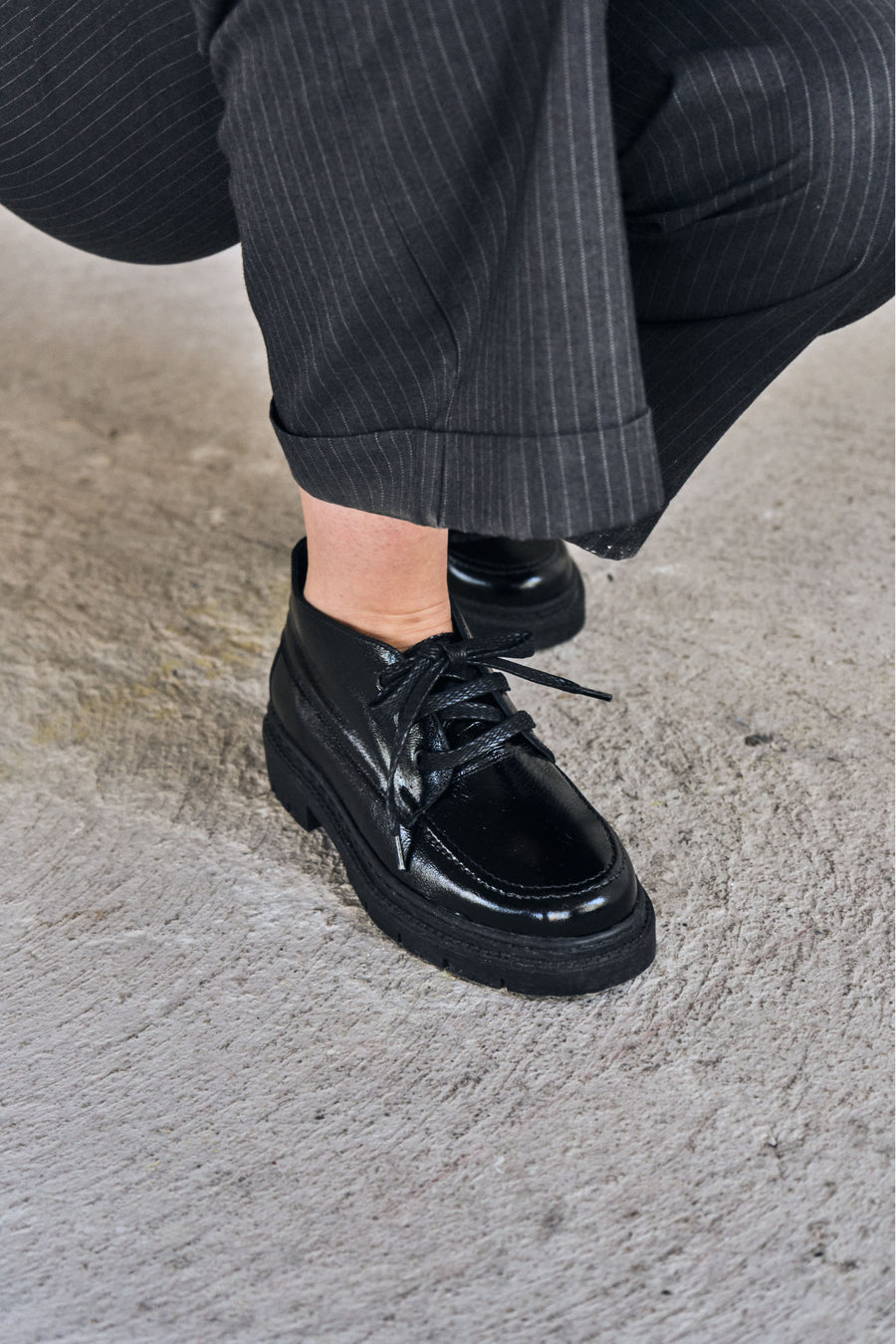 zapato negro sin taco