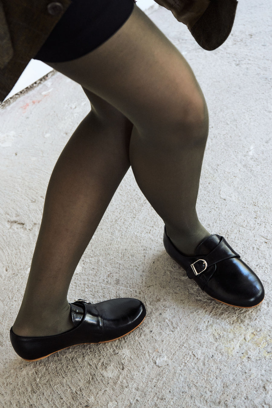 mocasin con hebilla