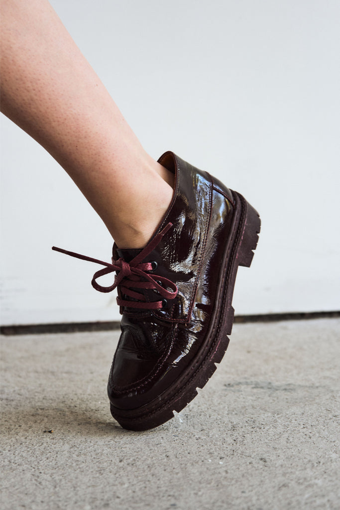 botin acordonado burdeo