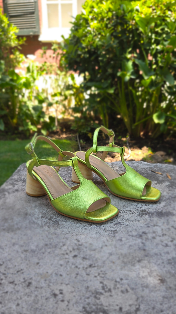 sandalias de cuero con taco