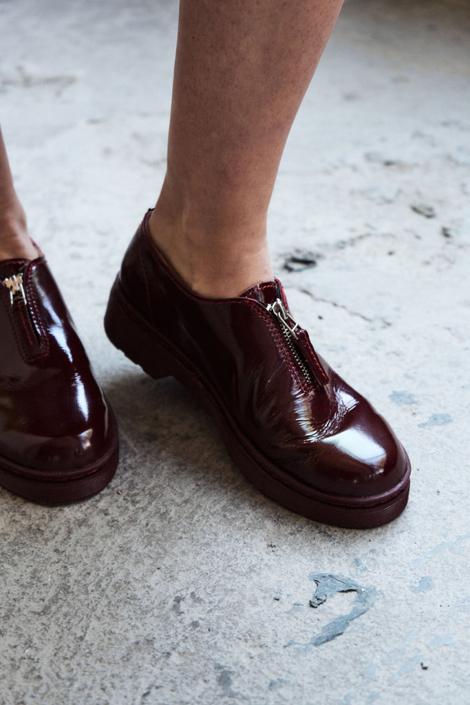 zapato burdeo